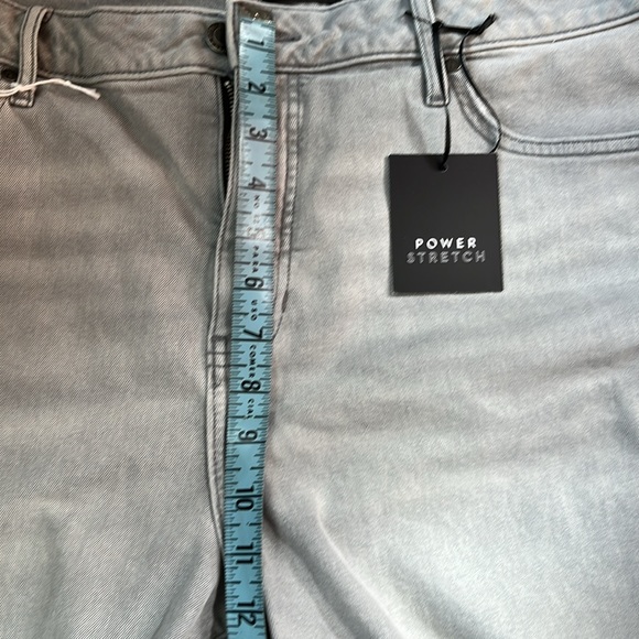 Simply Vera Vera Wang High Rise GreyStone Frayed Hem size 16 Shorts - Picture 10 of 14